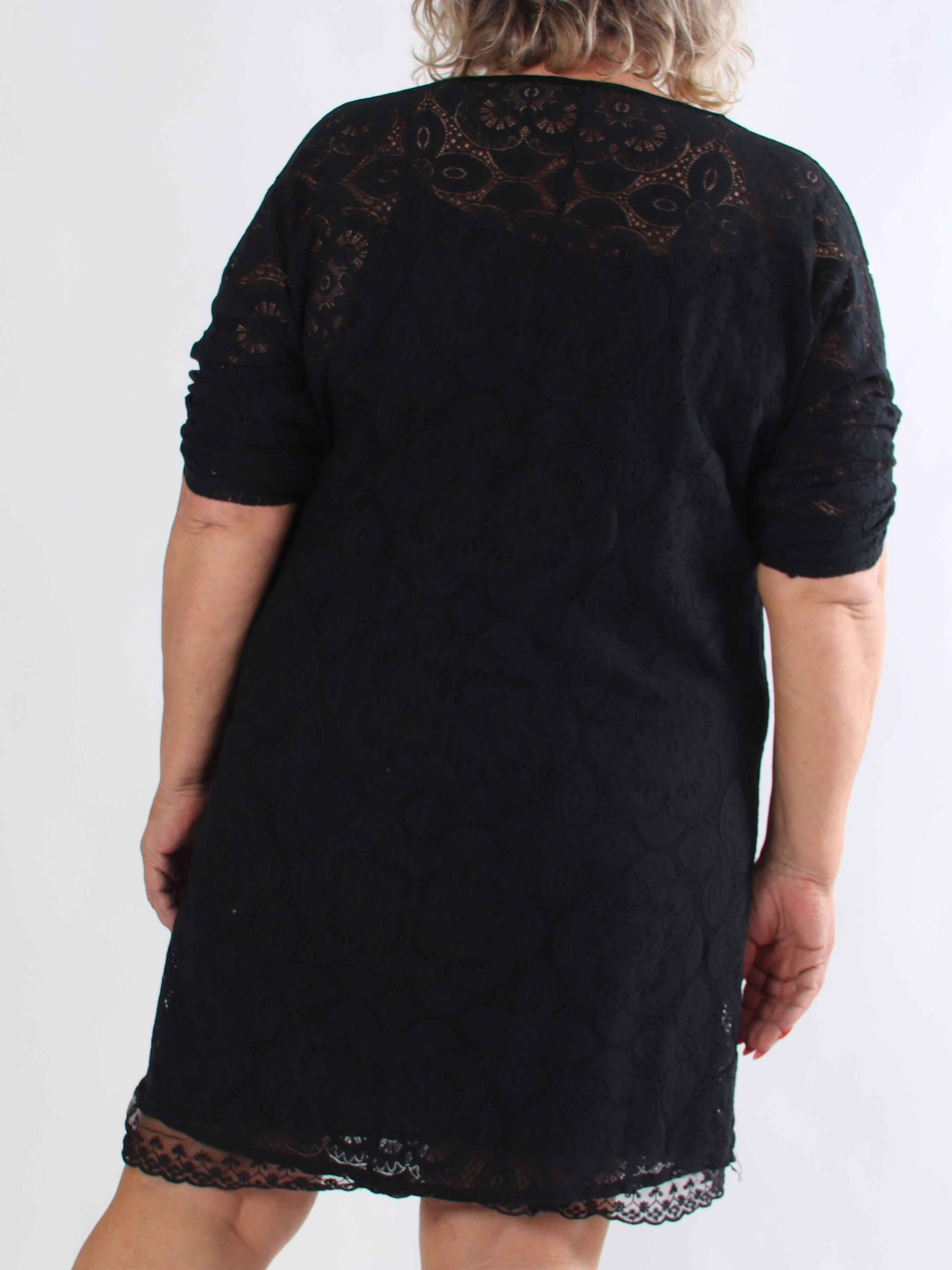 Arianna - Sød plus size blondekjole i bomuld med blød underkjole